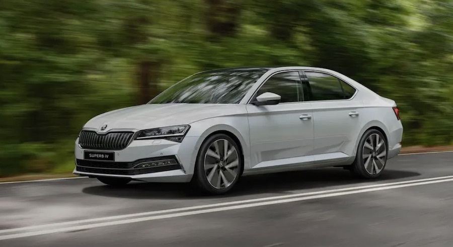 The Skoda Superb Plug-In Hybrid Hatch: The Complete Guide For The UK -  Ezoomed